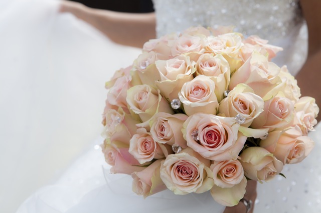 bouquet-blanc-mariage-rose